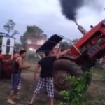 Inusual duelo de tractores se produjo en Cuba Foto: Facebook Rodando Por Cuba