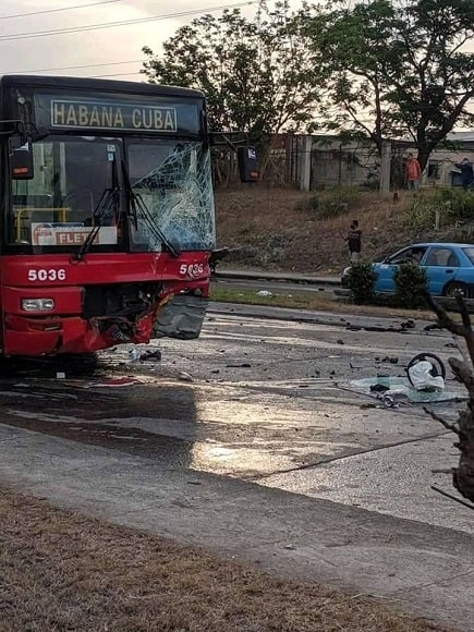 Lamentable accidente masivo de tránsito en La Habana (1)