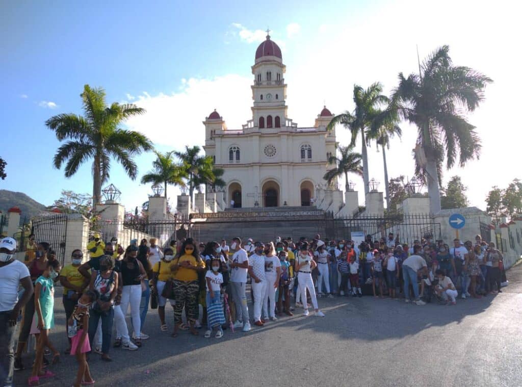 Pagador de Promesas: Así fue su llegada al Cobre cubano(+Fotos)