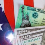 Entrega de cheque de $1000 dólares a residentes elegibles en estado de Estados Unidos