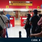 Restringen salida de Cuba de personas con deudas en ONAT