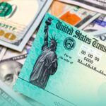 Cheque de estímulo de hasta $1300 dólares beneficiará miles de residentes en Estados Unidos