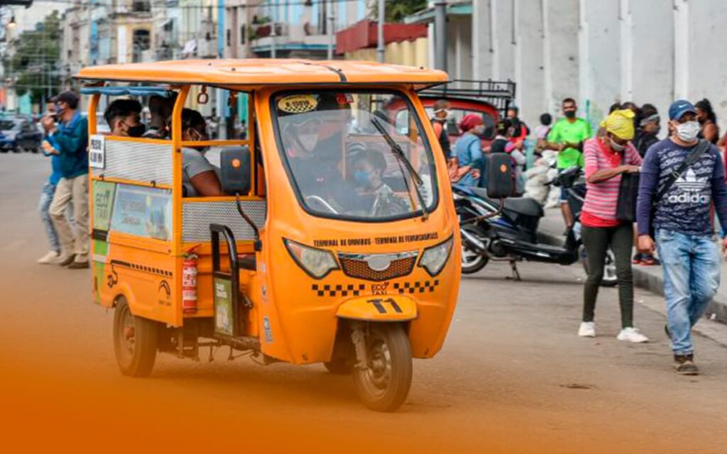 Triciclos eléctricos en Cuba