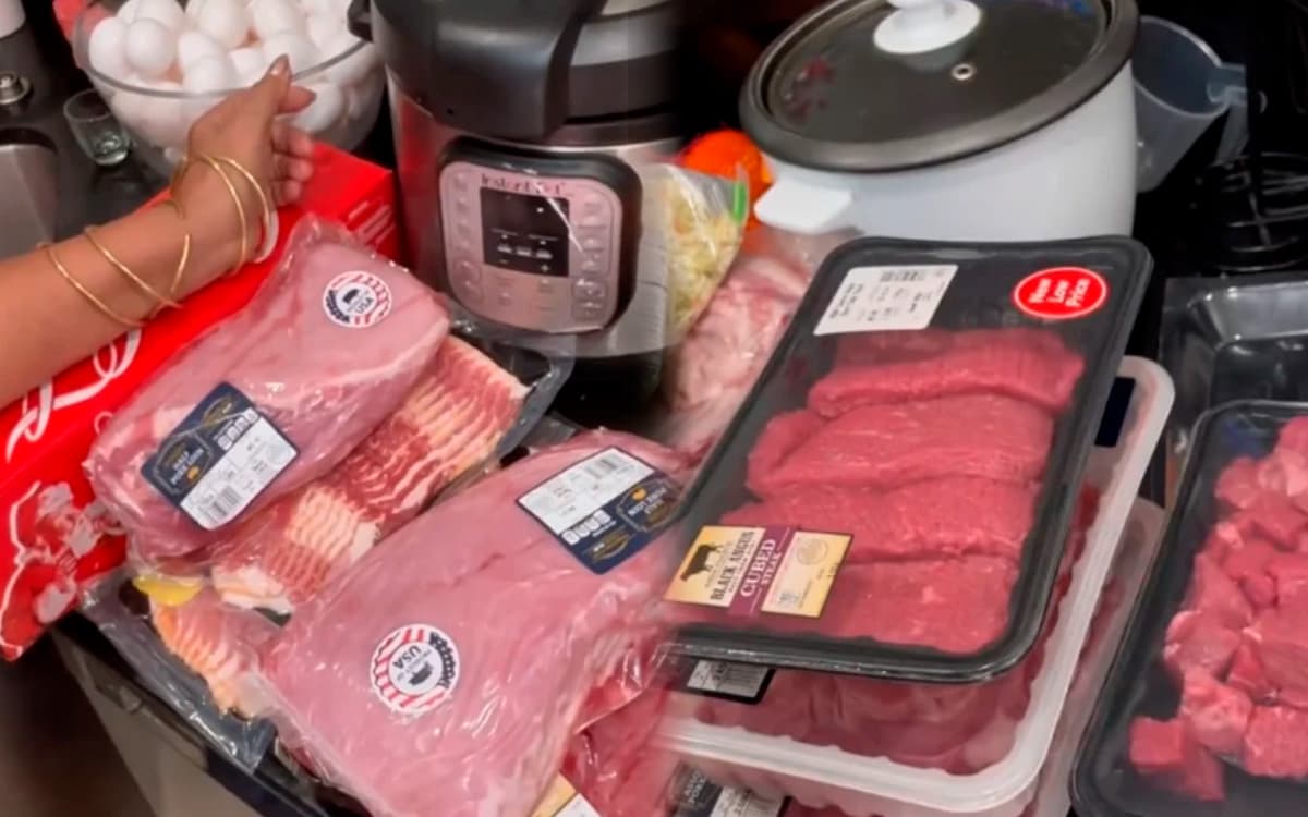 Cubana Comprando Carne en Aldi Hialeah