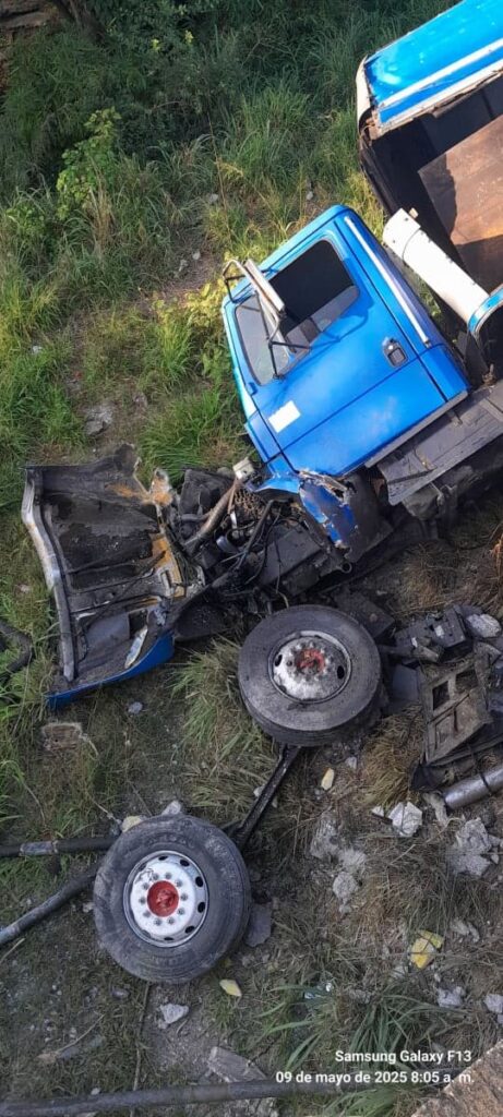 Camión cae puente Pinar del Rio (2)