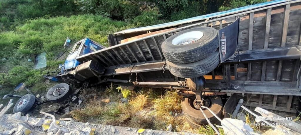 Camión cae puente Pinar del Rio (4)