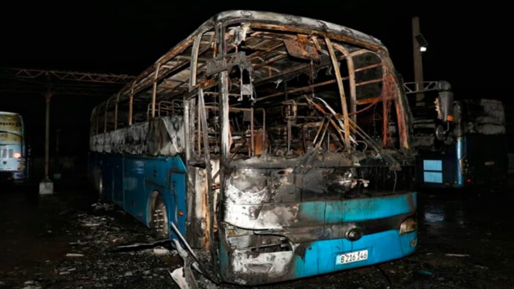 Incendio base ómnibus nacionales Camagüey