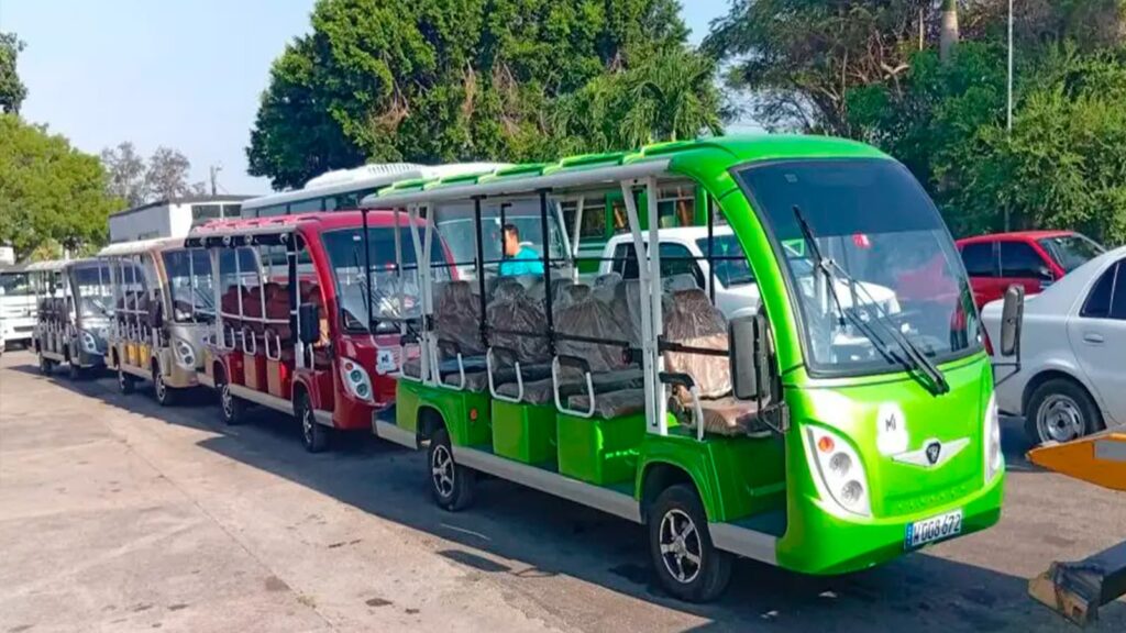 Buses eléctricos privados en Cuba transporte