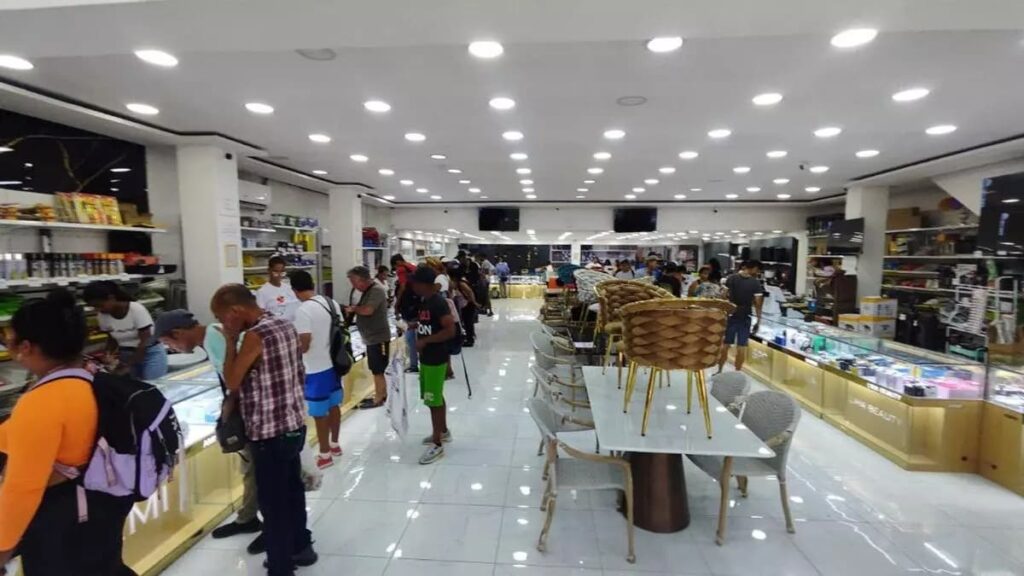 Ferretería La Valia Calle Monte Habana 2 - Foto 14yMedio