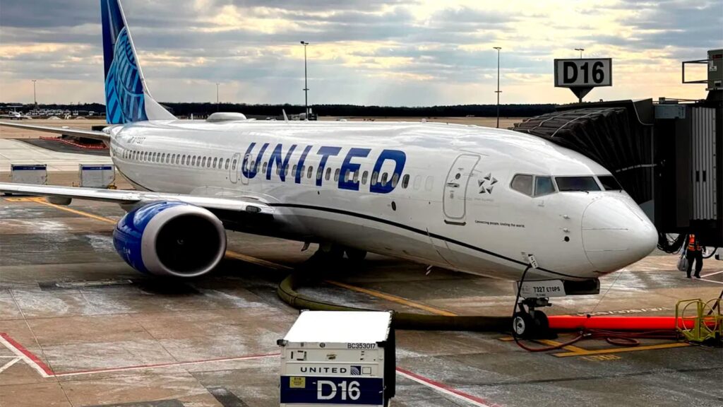 United Airlines suspende vuelos a Cuba