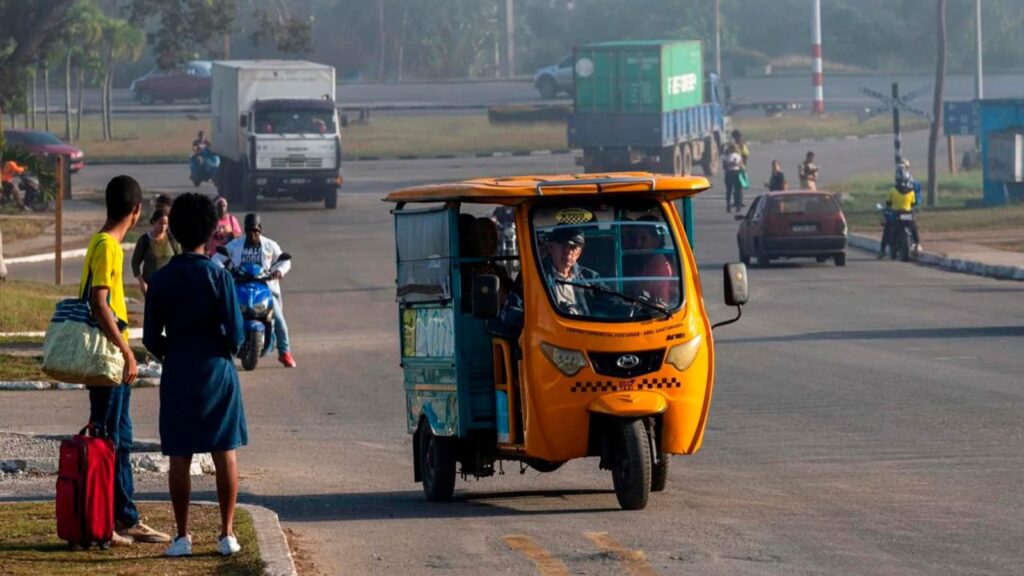 Desarrollo industria nacional transporte Cuba