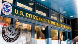 Política USCIS afecta reunificación familiar